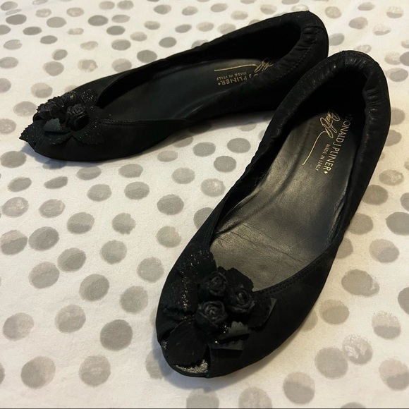 Donald Pliner Black Suede Flower Peep Toe with Elastic Flats Size 6 - Picture 1 of 9